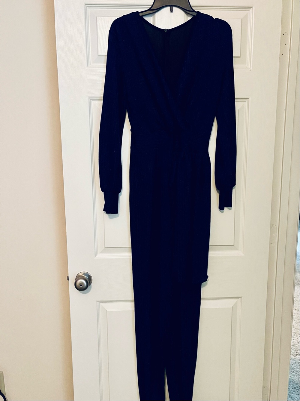 Elegant Long-Sleeve Jumpsuit with V-Neck